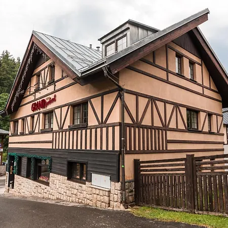 Grand Apartments Spindleruv Mlyn 4*